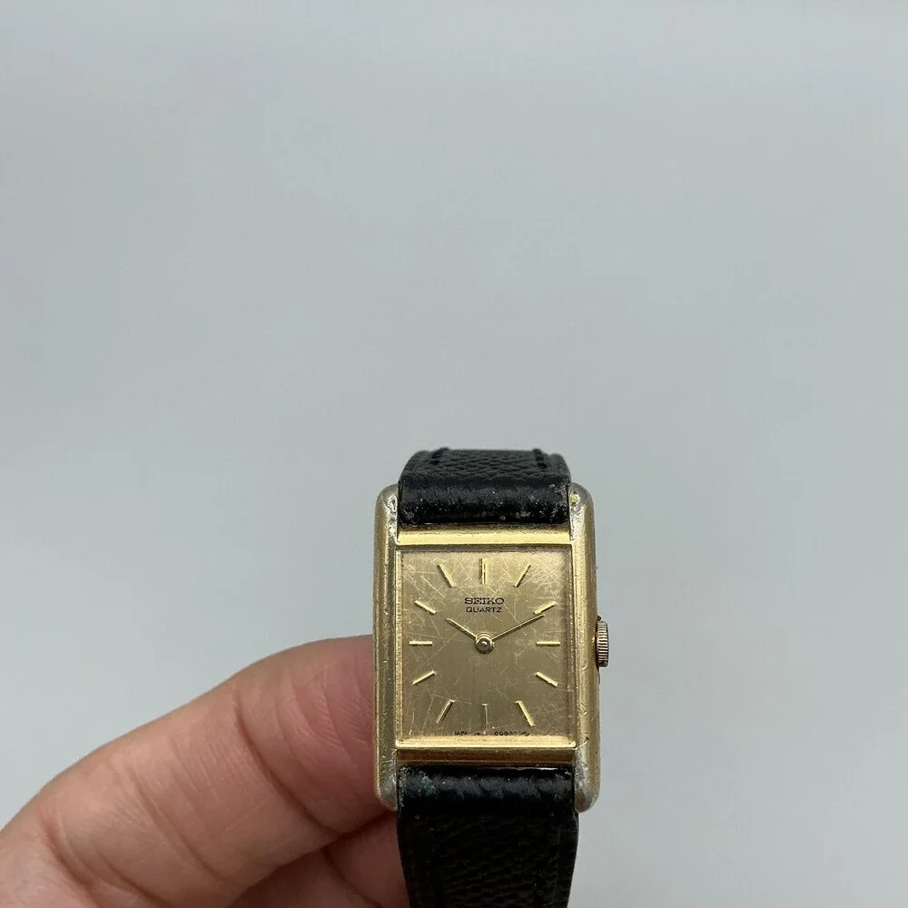 Vintage Seiko Womens Watch 17mm Gold Tone Black Leather 1400-5039 New Battery